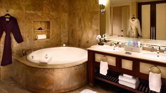 Conrad Macao Cotai Central - Club Suite Bathroom