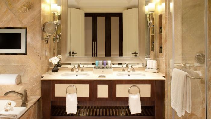 Conrad Macao Cotai Central - Deluxe Room Bathroom
