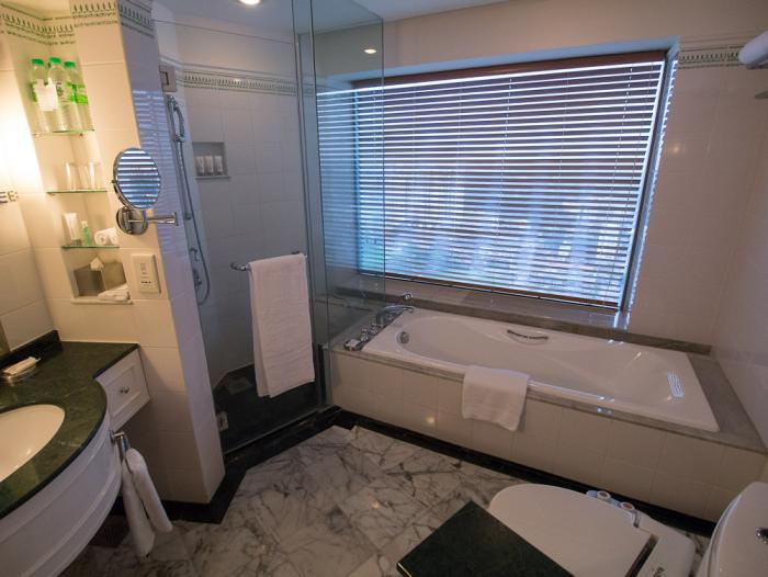 Le Meridien Kuala Lumpur Hotel - Bathroom