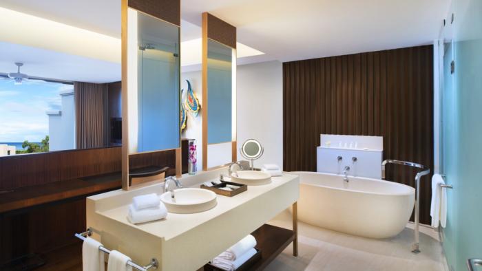 Vana Belle, a Luxury Collection Resort - Classic Pool Bathroom