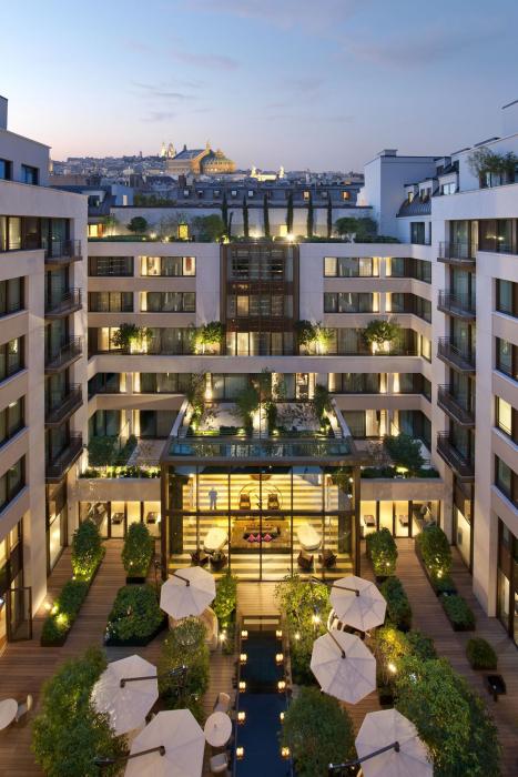 Mandarin Oriental Paris - Courtyard