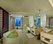 H Hotel Dubai - Suite Bathroom