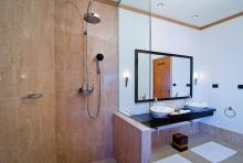 Mirihi Island Resort - Deluxe Villa Bathroom