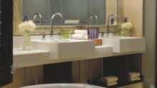 Ritz-Carlton Abu Dhabi, Grand Canal - Bathroom