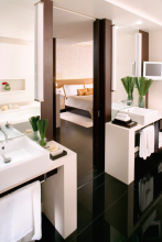 The Landmark Mandarin Oriental, Hong Kong - Bathroom
