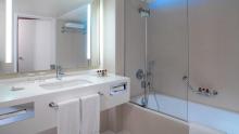 Sheraton Frankfurt Airport - Bathroom